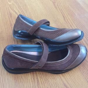Ariat copper & brown Mary Janes sz 9.5 B